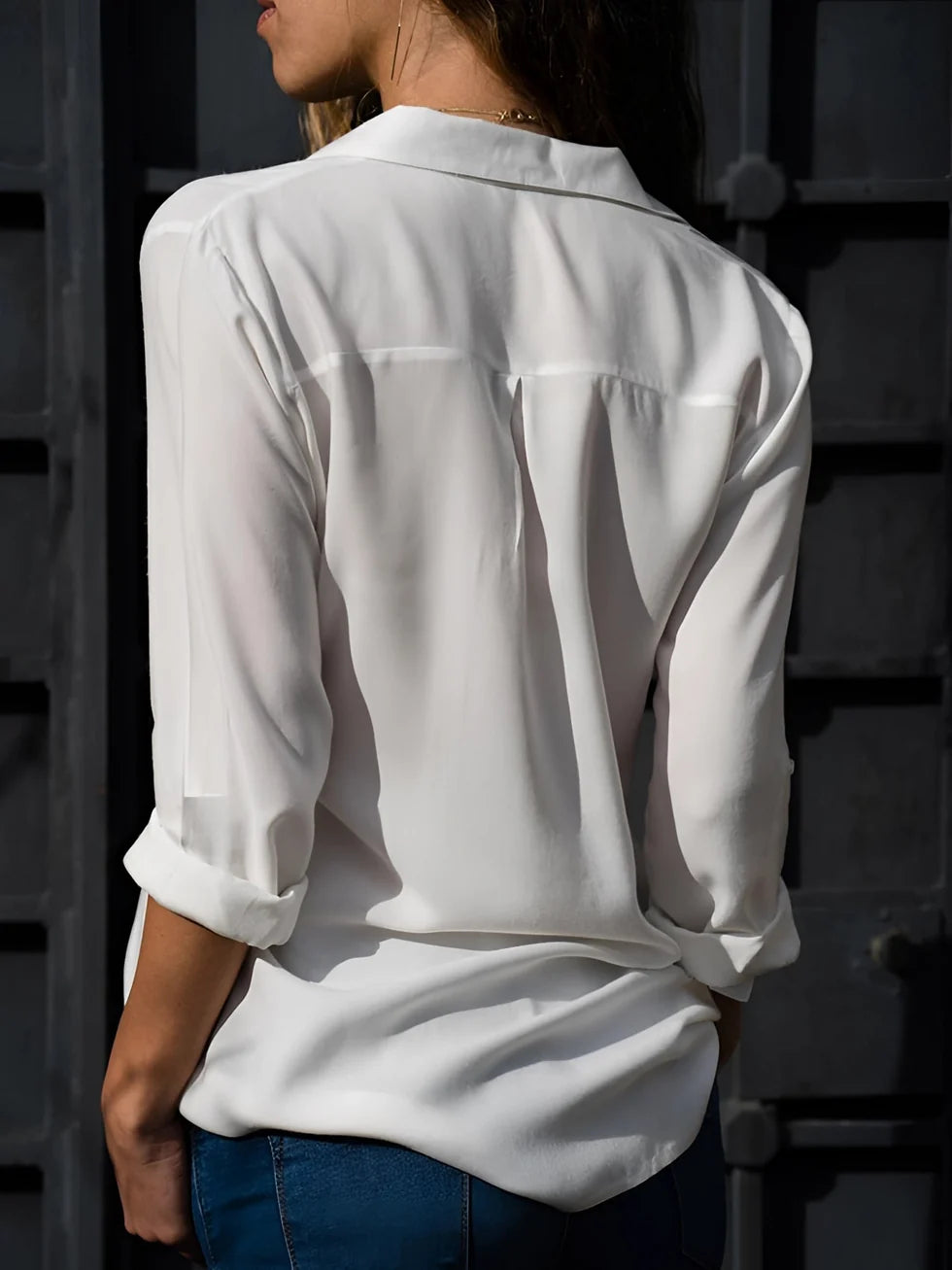 Helene – Seidenbluse mit V-Ausschnitt und lockerem Design